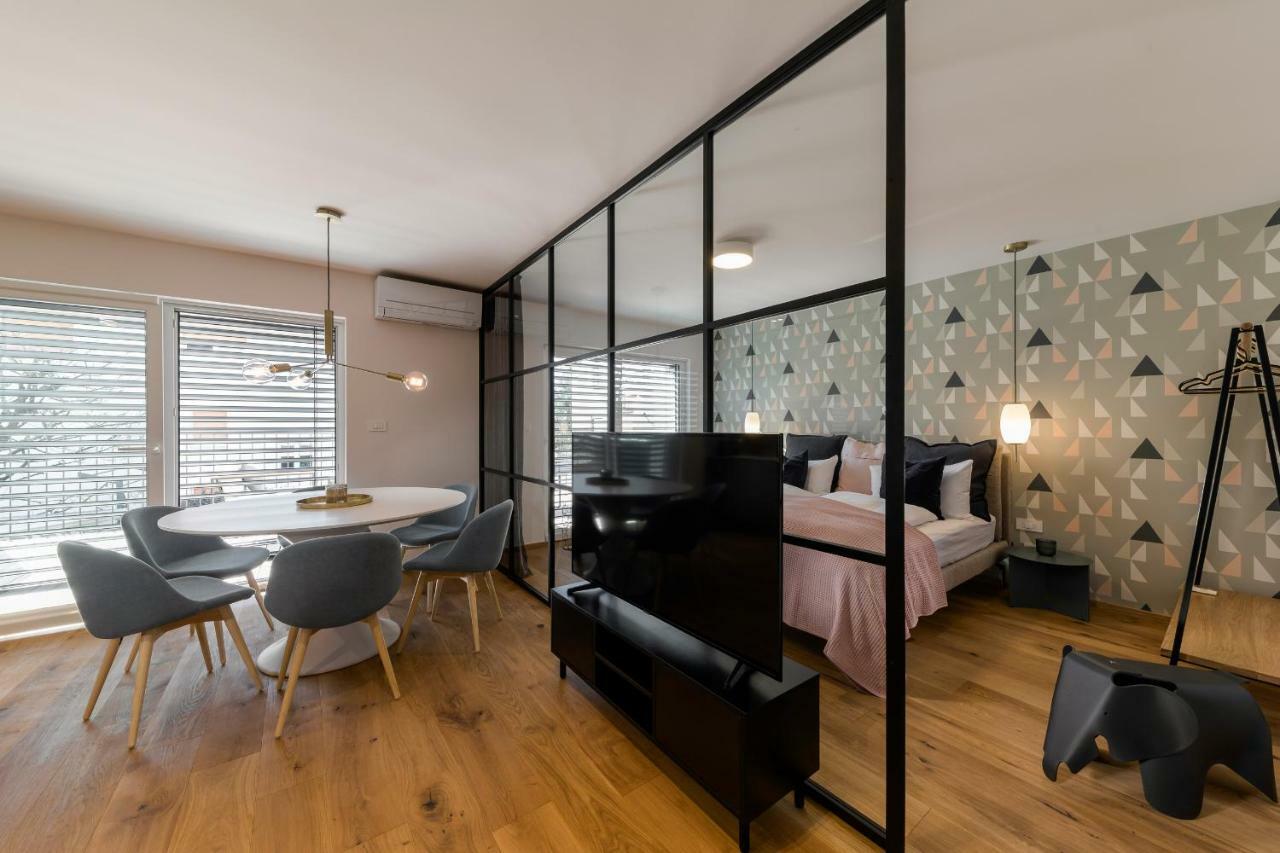 Apartment La *