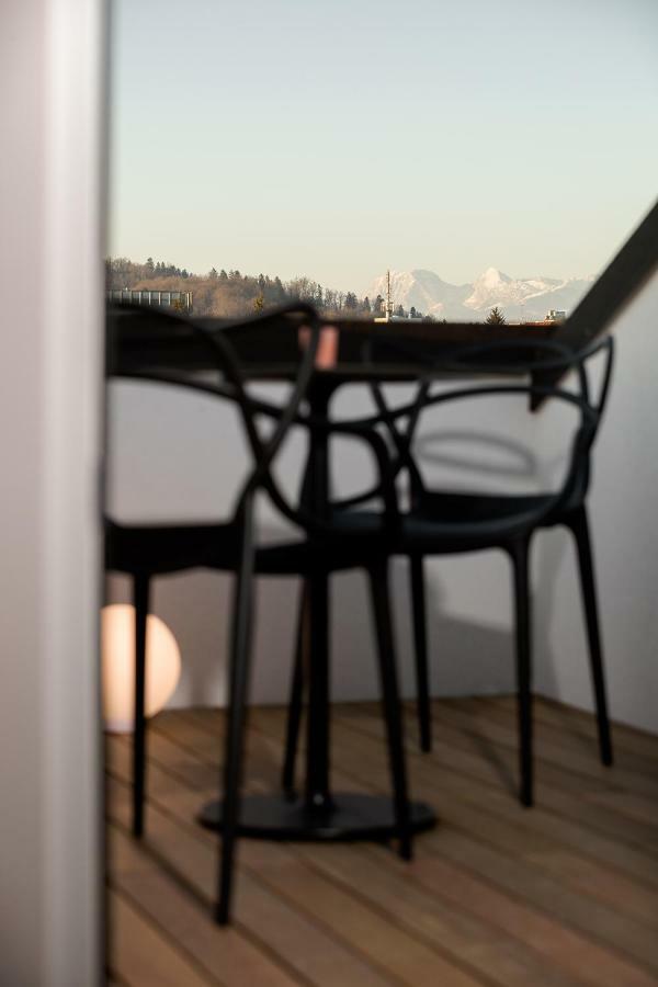 Apartment La *
